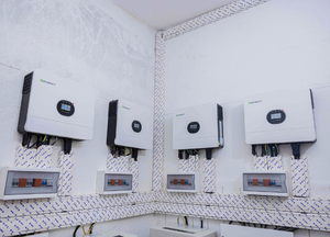 Inversor solar de red híbrida Growatt SPF 6000ES PLUS con entrada de 230V CC 93% eficiencia - Product Image 6