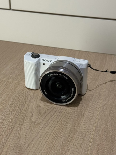 Entry-level APS-C Mirrorless Camera Sonys A5000 with 16-50mm Lens Kit