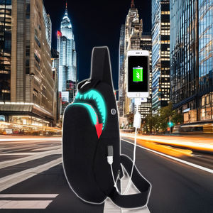 Borsa a Tracolla da Uomo Custom1 con Design Squalo a Bocca Grande, Caratteristiche Luminose e Impermeabili, Stile Cross-body con Porta USB - Product Image 1