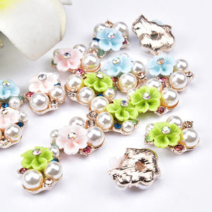 Broche de mariée rétro en alliage, ornée de strass, de perles, de fleurs et de diamants, pour coiffure DIY et robe de mariée, vente en gros d'usine - Product Image 1