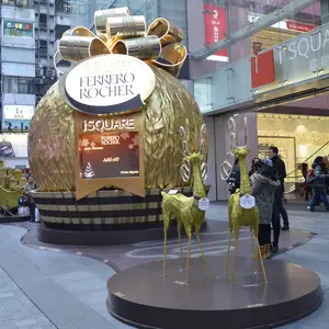 Grande boule ornement en fibre de verre décoration de statue de renne de Noël pour centre commercial