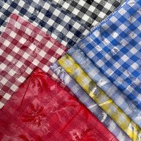 Tissu Seersucker Gingham Personnalisé avec Imprimés Palmiers et Motifs Botaniques - Textiles à Carreaux Teints en Fil pour Vêtements d'Été