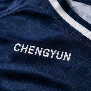 Camiseta de Fútbol Personalizada con Cuello en V y Tela de Alto Rendimiento para Clubes Profesionales - Product Image 4