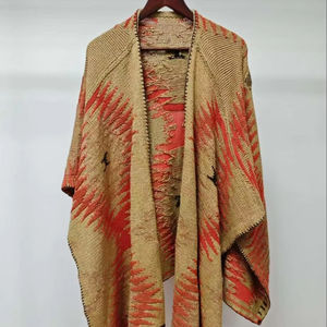 Cape tricotée décontractée bohème chic avec embellissement aigle complexe et logo tribal sur le devant - Product Image 1