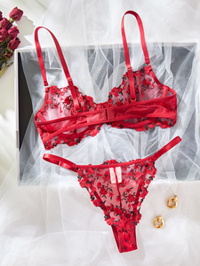 Ensemble de lingerie féminine romantique rose en dentelle, soutien-gorge et string, mettant en valeur des détails floraux vibrants, dentelle florale, lingerie érotique sexy femme - Product Image 5