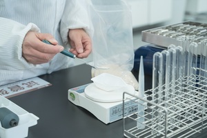 Порошок октакосанола растительного происхождения в бутылках для пищевых продуктов и функциональных напитков с энергетической поддержкой - Product Image 3