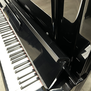 Piano Vertical YAMAHA <span class=keywords><strong>YUS</strong></span> Vintage Hecho en Japón, con Poste Trasero en Forma de X, Tapa de Abeto Sólido - Product Image 4