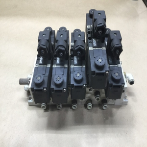 En stock, vente rapide : Bloc de collecteur VV715 <span class=keywords><strong>02R</strong></span> 03B VS7 6 FG D 32, VS7 6 FPG D 3N 08A82PR2 pour PLC par DHL/UPS - Product Image 1