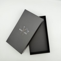 Boîte d'emballage cadeau noire mate élégante de qualité supérieure avec couvercle et base en deux parties, logo personnalisé en relief ou en creux, avec mousse