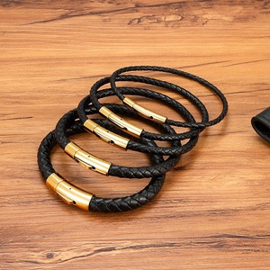 Bracelets en <span class=keywords><strong>cuir</strong></span> noir tressé populaires 2026 avec acier inoxydable électroplaqué pour hommes et femmes - Product Image 3