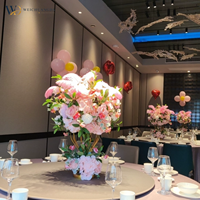 Centre de table floral artificiel moderne et minimaliste, fait main en soie et métal, arrangement floral au parfum subtil pour mariage