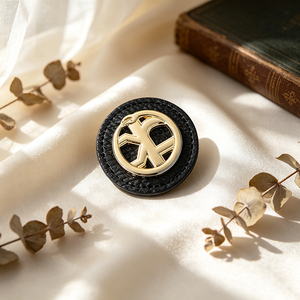 Étiquettes en métal gravées sur mesure, logo en alliage personnalisé, étiquette en métal personnalisée pour vêtements, écharpes, accessoires vestimentaires - Product Image 3