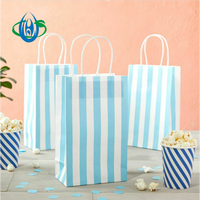 Sac en papier à emporter à rayures bleues et blanches avec sac en papier cadeau à poignée torsadée