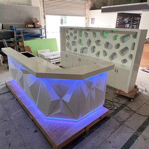 Bancone Bar a Forma di Diamante in Superficie Solida con LED, Pieghevole, con Lavello in Acciaio Inossidabile per Ristoranti e Cucine - Product Image 1