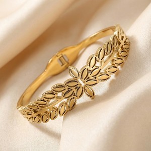 Personalized Waterproof Stainless Steel Vintage Luxury Jewelry Women Bulk <b>Leaf</b> Cuff Bracelets 18K Gold Plated Party - Product Image 3
