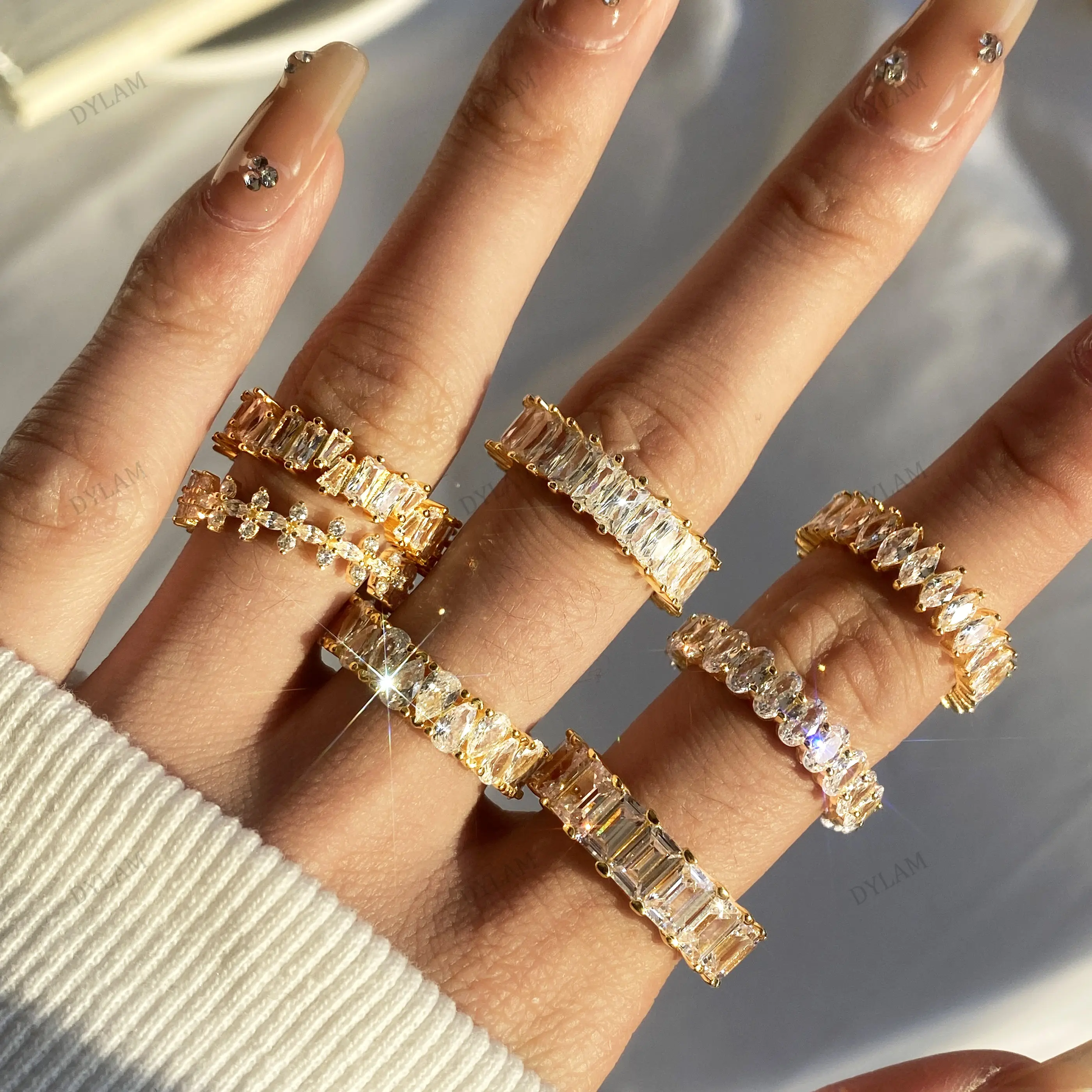925 스털링 실버 지르콘 보석 영원 밴드 다이아몬드 약혼 결혼 반지 쌓을 수있는 18K 골드 도금 반지 보석 여성