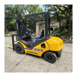 Montacargas diésel Komatsu FD25 usado de 2.5 toneladas, original de Japón, en buen estado, de segunda mano, en oferta. - Product Image 2