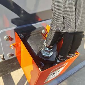 <span class=keywords><strong>Balai</strong></span> de balayeuse de ramassage d'énergie hydraulique avec <span class=keywords><strong>le</strong></span> seau pour l'attachement de chargeur de boeuf de dérapage - Product Image 5