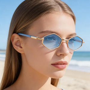 Lunettes de soleil polygonales Soho pour femmes, protection UV400, classe 2, monture en plastique et métal, couleur noire, avec étui - Product Image 5