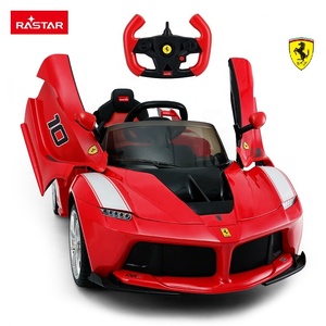 <span class=keywords><strong>Auto</strong></span> Elettrica per Bambini RASTAR, Batteria Ricaricabile, Modello Ferrari in Plastica Rossa, Telecomando 2.4G - Product Image 1