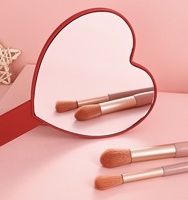 Mini miroir cosmétique en forme de cœur portable à main avec option de personnalisation-cadeau pour les amoureux de la beauté