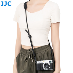 สายคล้องคอสำหรับกล้อง JJC Professional ผลิตจากโพลีเอสเตอร์และหนังไมโครไฟเบอร์ สำหรับกล้อง Fujifilm และ Leica ความยาว 99-146 ซม. ดีไซน์ทันสมัย - Product Image 2