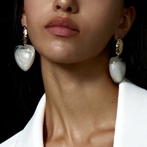 Pendientes de Resina en Forma de Corazón con Aleación de Zinc, Chapados en Oro, Joyería de Moda para Mujer 2026 - Product Image 5