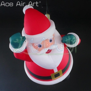 Papá Noel inflable en pose voladora de superhéroe con luz LED para decoración de techo interior - Product Image 2
