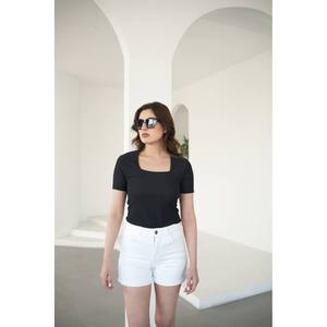 Blusa Elegante con Cuello Cuadrado para Mujer, Manga Corta, Top Básico para Uso Diario, Camisa Moderna, Disponible en Blanco y Negro - Product Image 2