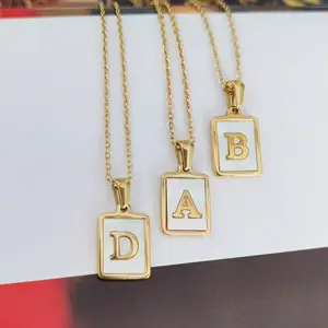 Hayır Tarnish parlatma alfabe takı 18K altın PVD paslanmaz çelik beyaz kabuk kare mektup A-Z İlk kolye kolye kadınlar