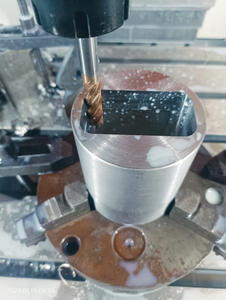 กระบวนการกลึงซีเอ็นซีความแม่นยำสูงสำหรับแหวนอะลูมิเนียม ด้วยเครื่องจักรกลึงแนวตั้ง VMC สำหรับการผลิตชิ้นส่วนโลหะ - Product Image 4