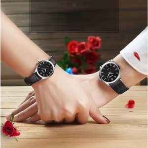 Montre à Quartz Étanche 3ATM en Cuir Décontractée Simple pour Hommes et Femmes, Chiffres Romains, Idéale pour les Couples - Vente en Gros pour le Secteur de la Mode - Product Image 5