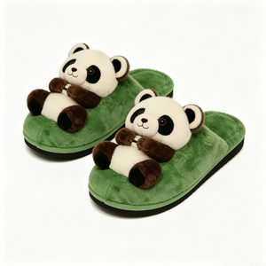 Pantoufles en peluche panda personnalisées, pantoufles d'intérieur panda 3D, pantoufles d'intérieur panda vertes et moelleuses - Product Image 2