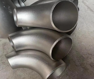 Coude de tuyau en plastique robuste: résistant aux produits chimiques pour une utilisation avec des solutions de nettoyage et des carburants, construction durable pour éviter les fissures - Product Image 4