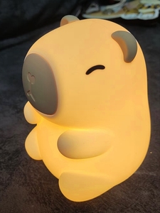 ไฟกลางคืนซิลิโคนรูปคาปิบาร่าน่ารัก ชาร์จ USB ได้ ไฟ LED เปลี่ยนสีได้ เหมาะสำหรับเด็ก ใช้ข้างเตียง ลายการ์ตูนสัตว์ ไฟกลางคืนสำหรับห้องเด็ก - Product Image 4