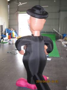 Inflable de Abraham y Sara de los Países Bajos con Dimensiones de Más de 3.6 m y Bomba de Aire Eléctrica para Eventos Publicitarios - Product Image 3