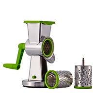 Multifunctionele handmatige vleesmolen met maalplaten, ideaal voor het verwerken van vlees, groenten en fruit.