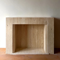 Repisa de Lujo para Chimenea de Interior en Travertino Beige, Estilo Wabi-Sabi en Piedra Natural Tallada para Decoración de Villas