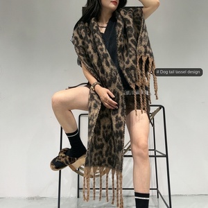 Khăn choàng cổ tua rua họa tiết báo cổ điển mùa thu đông dành cho nữ, cao cấp, dễ phối đồ, giữ ấm, thời trang mới - Product Image 1