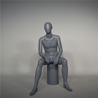 Peinture Pleine Corps Bonne Forme Tête D'oeuf En Fiber De Verre Assis Mannequin Mâle