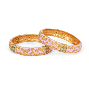 Brazalete de Metal Rosa de Inspiración Tradicional con Hermosas Piedras Cuadradas Verde Menta y Detallados Motivos de Hojas, Elegante para Mujer - Product Image 1