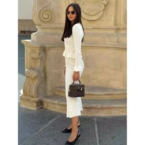 Pakaian Desainer Grosir Lengan Panjang Set 2 Potong Merek Fashion Rajutan Set Rok Ekor Ikan Dua Potong Wanita - Product Image 4