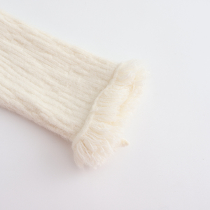 Cardigan court pour femme, personnalisé en usine, en tricot d'automne léger, couleur crème unie, à côtes verticales, avec bordure à franges brutes et col en V - Product Image 3