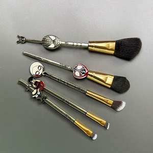 5 pinceles de <span class=keywords><strong>maquillaje</strong></span> gris Spider-Man con bolsa de pincel de <span class=keywords><strong>maquillaje</strong></span> personalización Libre de crueldad Crea tus propios pinceles de <span class=keywords><strong>maquillaje</strong></span> - Product Image 2