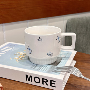 แก้วเซรามิคแบบซ้อนได้ลายดอกไม้สีฟ้าสไตล์ INS แก้วกาแฟลายทางแนวตั้งสไตล์วินเทจสำหรับใช้ในบ้านและสำนักงาน - Product Image 3