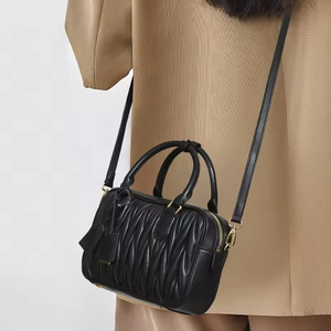 Borsa a tracolla da donna di fascia alta in pelle di pecora pieghettata in pelle di lusso Matelasse con manico in vera pelle - Product Image 2