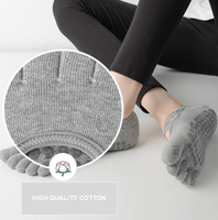 Chaussettes de sport et de yoga à 5 doigts en coton tricoté respirant avec logo personnalisé et semelles en silicone PVC pour la vente en gros