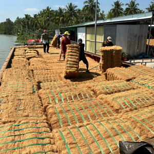 Cuerda de fibra de coco natural 100% en pacas comprimidas fuertes, biodegradables y perfectas para múltiples usos creativos. - Product Image 2