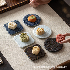 Soucoupe à thé carrée en céramique avec motif de nuages porte-bonheur en relief pour le service de desserts de mariage, porcelaine du Fujian - Product Image 5