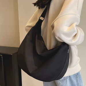 PEIQUAN Bayan Moda Su Geçirmez Oxford Büyük Kapasiteli Ayarlanabilir Crossbody Omuz Çantası Yeni Minimalist Çok Yönlü Günlük Spor - Product Image 3